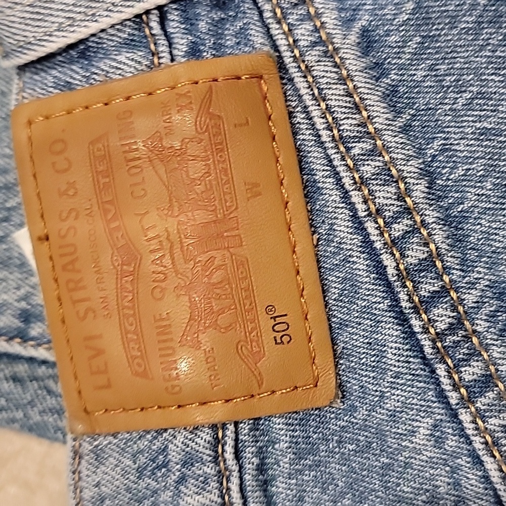 Levi's Women's Light Blue Straight Leg Jeans~Size W27 L32 - Picture 6 of 9